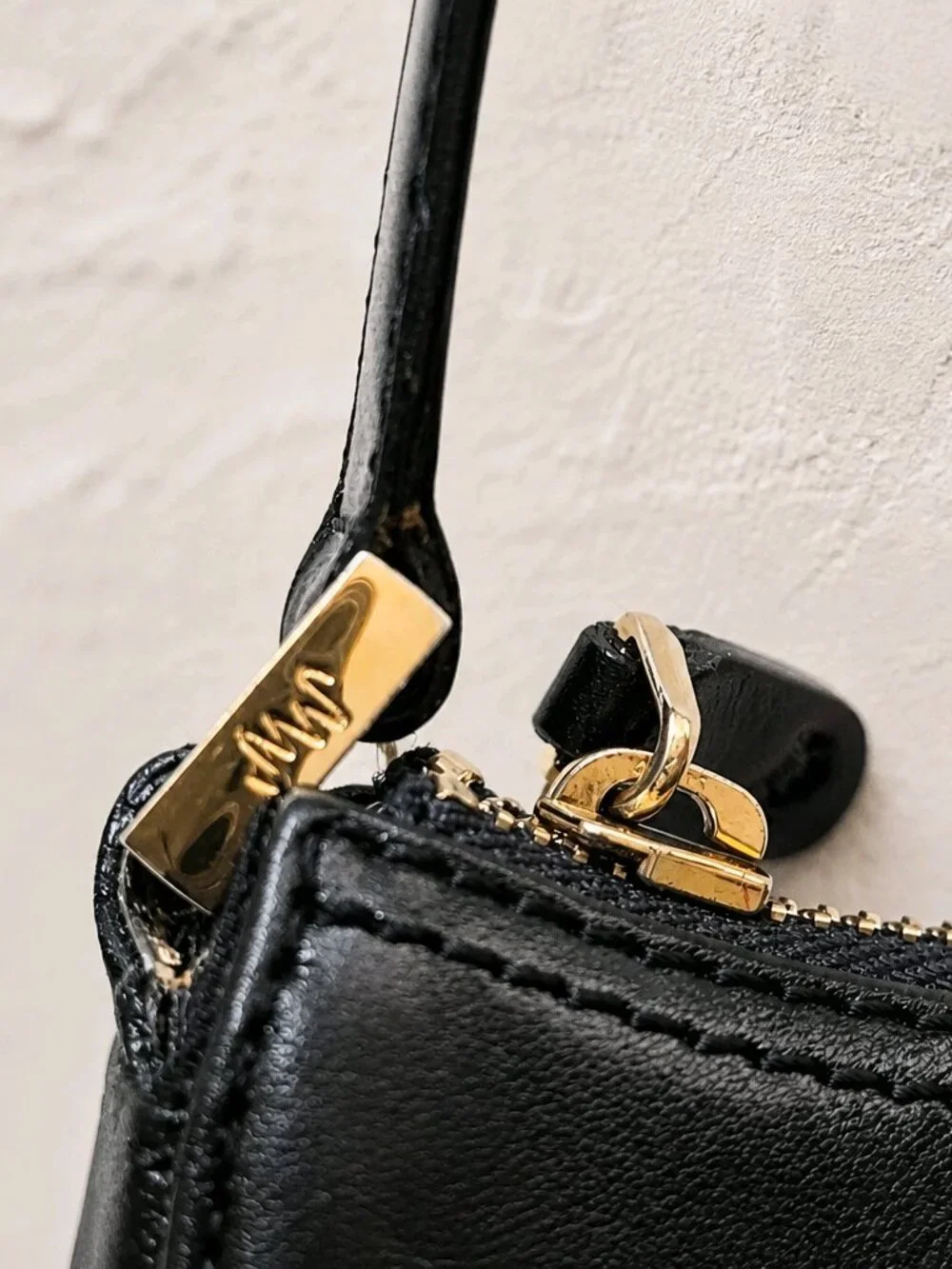 Monsac Black Leather Shoulder Bag – Gold Hardware – Y2K Vintage